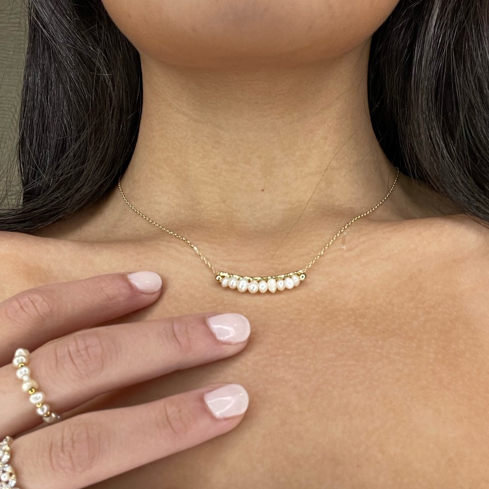 Pearl gold necklace